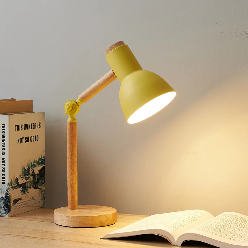 Lámpara de mesa LED nórdica de madera: cabezal ajustable, protección ocular, luz de noche y de estudio.