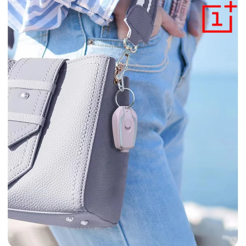 Minibatería externa con llavero ONEPLUS con puertos de carga rápida 3 en 1