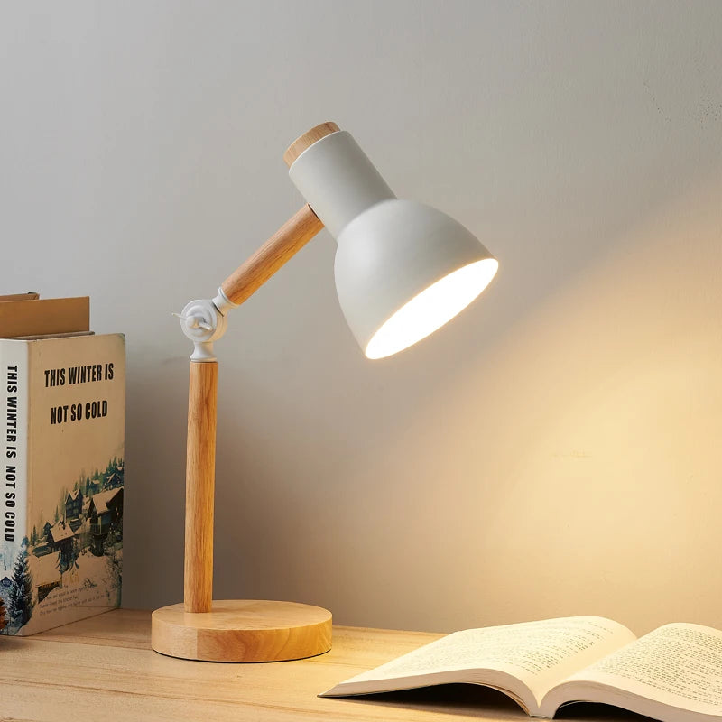 Lámpara de mesa LED nórdica de madera: cabezal ajustable, protección ocular, luz de noche y de estudio.