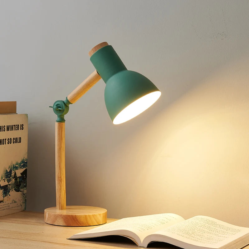 Lámpara de mesa LED nórdica de madera: cabezal ajustable, protección ocular, luz de noche y de estudio.