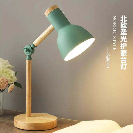 Lámpara de mesa LED nórdica de madera: cabezal ajustable, protección ocular, luz de noche y de estudio.